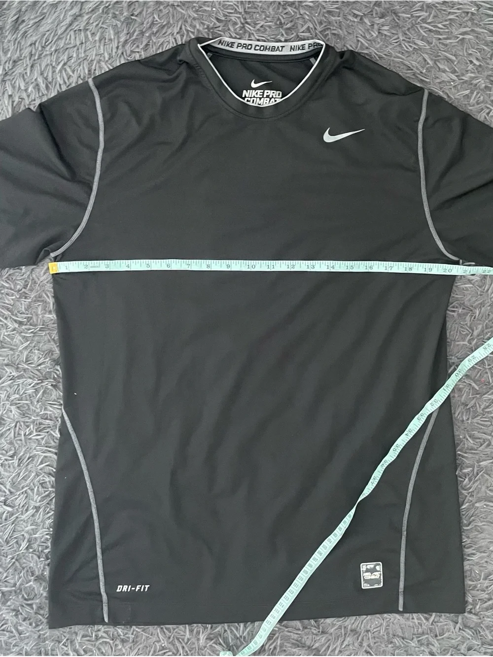 Men Size Large Nike Short Sleeve Black Hyperwarm Dri Fit Fitted Pro Combat